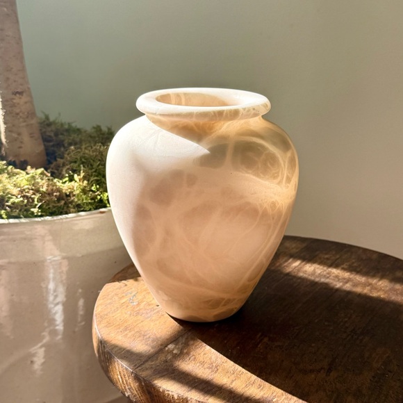 Alabaster Vase - Picture 2 of 3
